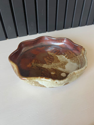 Handmade scalloped pottery dish RSV|100048