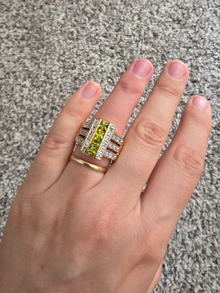 Stunning Cocktail ring Size 6.5