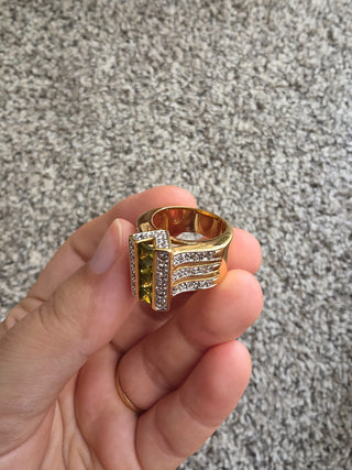 Stunning Cocktail ring Size 6.5