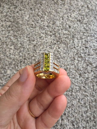Stunning Cocktail ring Size 6.5