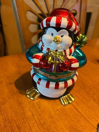 Large Porcelain Shimmery Penguin/Music Box  (AS IS)  RSV|123772