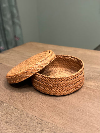 Mini woven basket with lid|53289
