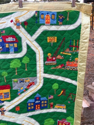 “Teddy Bear Town" playmat quilt
