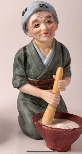 #62 VV Vintage Asian Elderly female Figurine Inarco E 1929 MTS