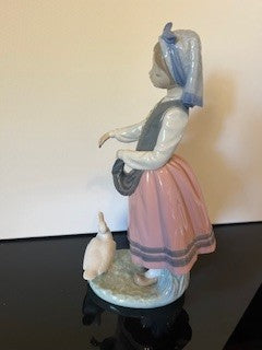 #2115 Lladro Feeding Ducks RSV|86028