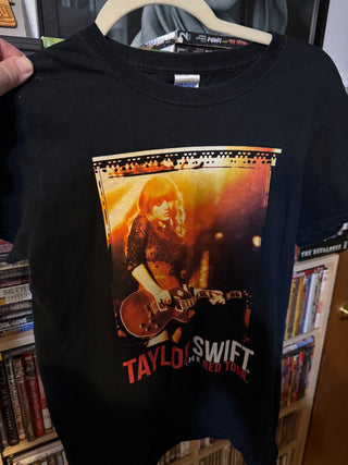 taylor swift red tour t-shirt Small MTS