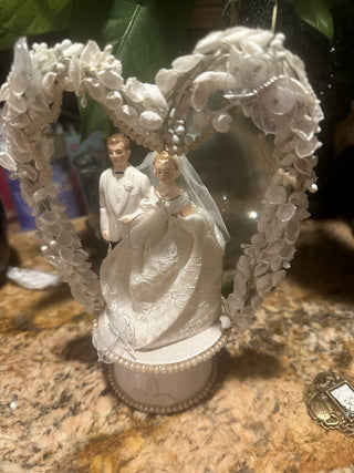 Vintage Gorgeous  Porcelain Blonde Bride & Groom Wedding topper #62 VV MTS|117999