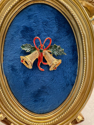 VTG CHRISTMAS BELLS W/GREEN & RED ENAMEL & RHINESTONES BROOCH PIN|140235