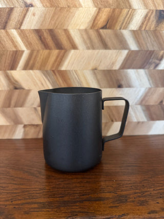 CANDLE IN BLACK CREAMER SCENT BRANDIE PEAR|107379