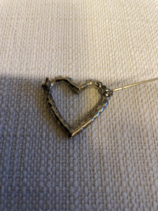 Vintage crystal heart Silvertone pin