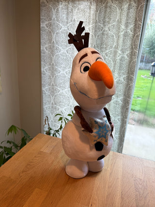 Olaf Holiday Greeter|131021