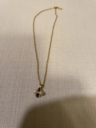 Vintage goldtone faux pearl / rhinestone