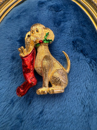 Gerry's Christmas Puppy Dog w Stocking + Holly Enamel PIN BROOCH Gold tone New|139016