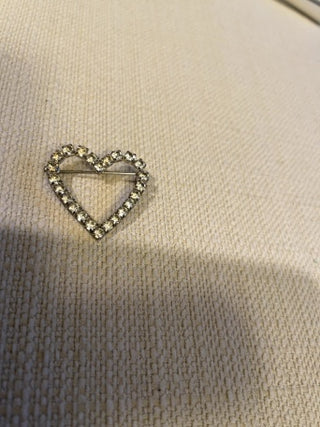 Vintage crystal heart Silvertone pin