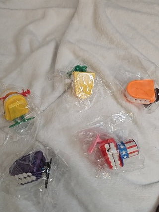 Wind Up Chattering Teeth