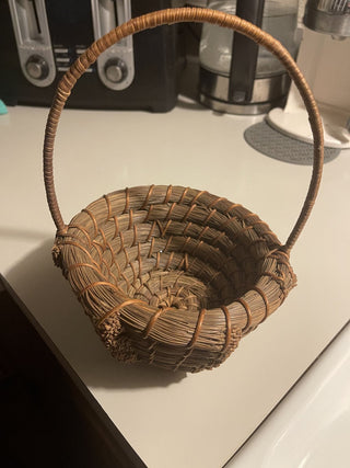 7" Vtg Pine Needle Basket w/ Handle--SP MTS