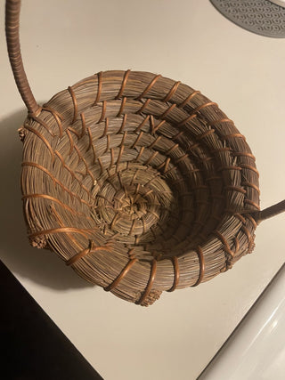 7" Vtg Pine Needle Basket w/ Handle--SP MTS