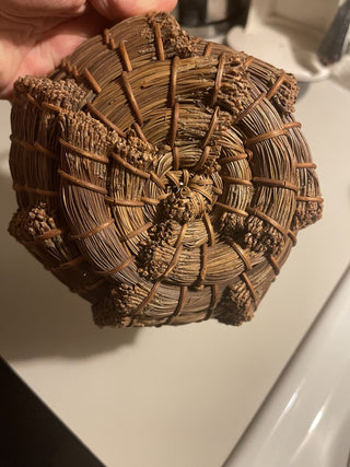 7" Vtg Pine Needle Basket w/ Handle--SP MTS