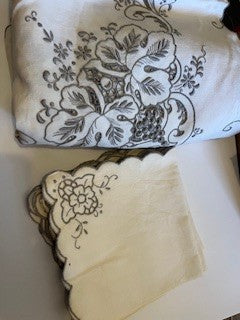 #2092 Embroidered Tablecloth & 8 Napkins RSV