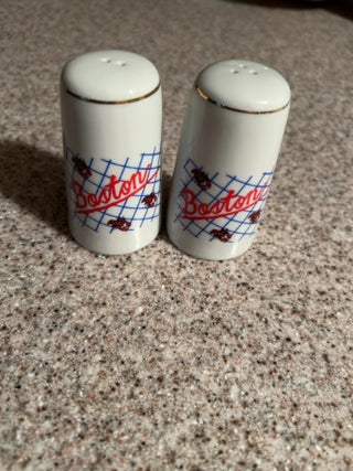 VTG ceramic Boston Lobster Co. souvenir salt and pepper shaker set