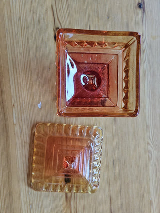 Vintage Jeannette Amberina glass "Wedding" candy dish Square-shaped candy dish with a matching lid and a pedestal base. RSV|106959