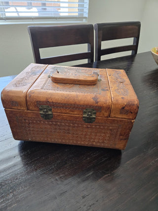 Vtg 40's Tooled Leather Train Case (Jewlery) RCD
