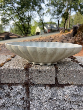 Vintage Oval Stoneware Ruffle Bowl (11.5 x 7.6 inch)