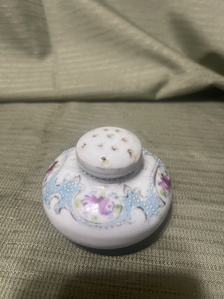 Japanese Satsuma small shaker  white with blue design rsv
