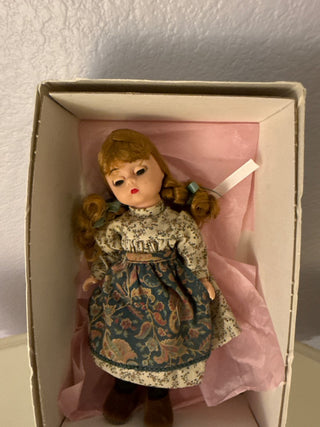 Madamme Alexander little woman ( in the wrong box) Rcd