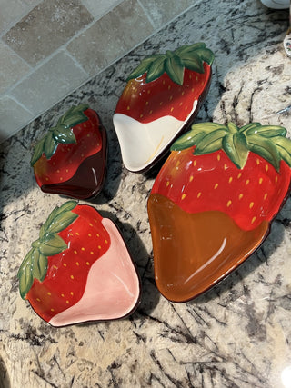 Set of 4 Chocolate Covered Strawberry Dessert Plates RCD|112677