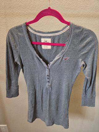 Vtg. Hollister 3/4 Sleeve Gray Shirt (S)