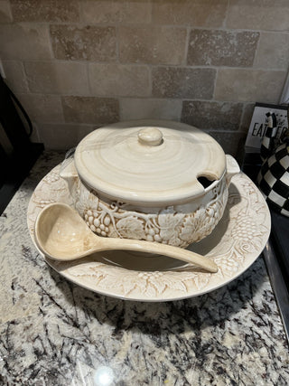 Harry & David Portugal "Vineyard" Ceramic Soup Tureen with Lid & Ladle RCD