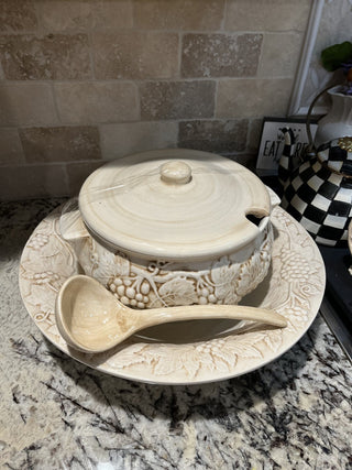 Harry & David Portugal "Vineyard" Ceramic Soup Tureen with Lid & Ladle RCD
