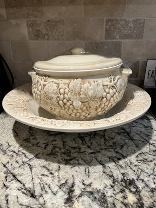 Harry & David Portugal "Vineyard" Ceramic Soup Tureen with Lid & Ladle RCD