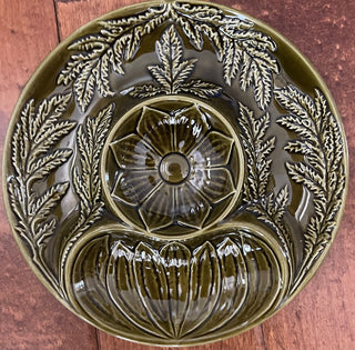 VINTAGE DEEP OLIVE GREEN CASA PUPO OF LONDON DIVIDED ARTICHOKE PLATE MADE IN PORTUGAL 1960'S/1970'S EXCELLENT CONDITION NO CHIPS OR CRACKS (KJS) RCD