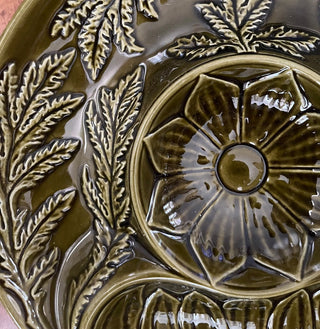 VINTAGE DEEP OLIVE GREEN CASA PUPO OF LONDON DIVIDED ARTICHOKE PLATE MADE IN PORTUGAL 1960'S/1970'S EXCELLENT CONDITION NO CHIPS OR CRACKS (KJS) RCD