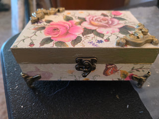 Decopauged wooden box