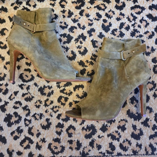 BCBG Olive Leather Ankle Boots (Size 8)