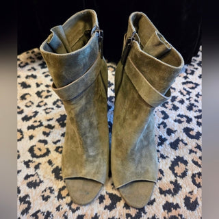 BCBG Olive Leather Ankle Boots (Size 8)