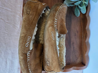 UGG Ansley Suede Slippers (Size 9)