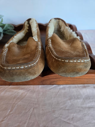 UGG Ansley Suede Slippers (Size 9)