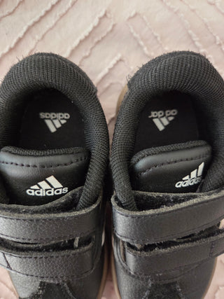 Toddler Court Adidas Shoes (Size 7)