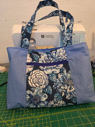Small cloth tote bag, front zipper pocket