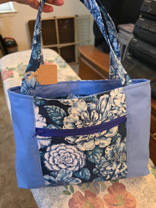 Small cloth tote bag, front zipper pocket