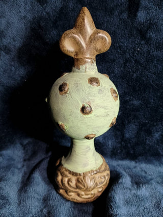 fleur-de-lis on a globe rsv