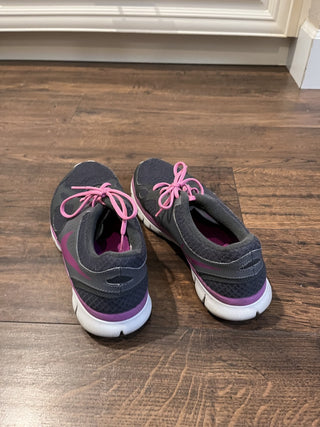 Women's Size 9 Nike Shoes Grey/Purple RCD|117423