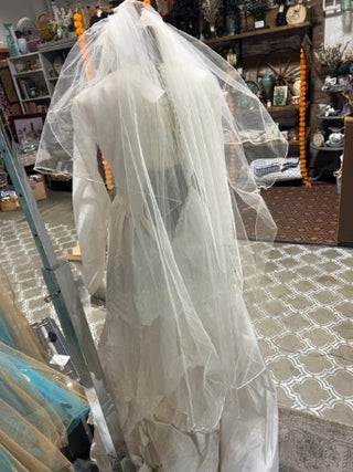Vintage bridal veil with headpiece