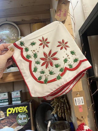 set of 4 Holiday cloth napkins. B8|138244