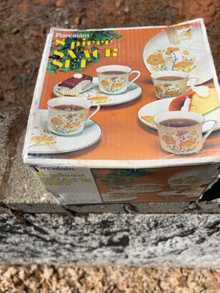 6 Piece vintage Woolworth snack set 1970’s floral design with box
