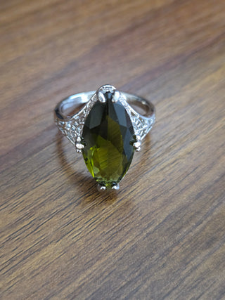 Vtg Style Marquise-Cut Green Ring